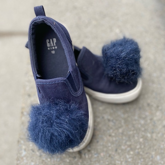 Gap kids shoes size 12 - Picture 1 of 5